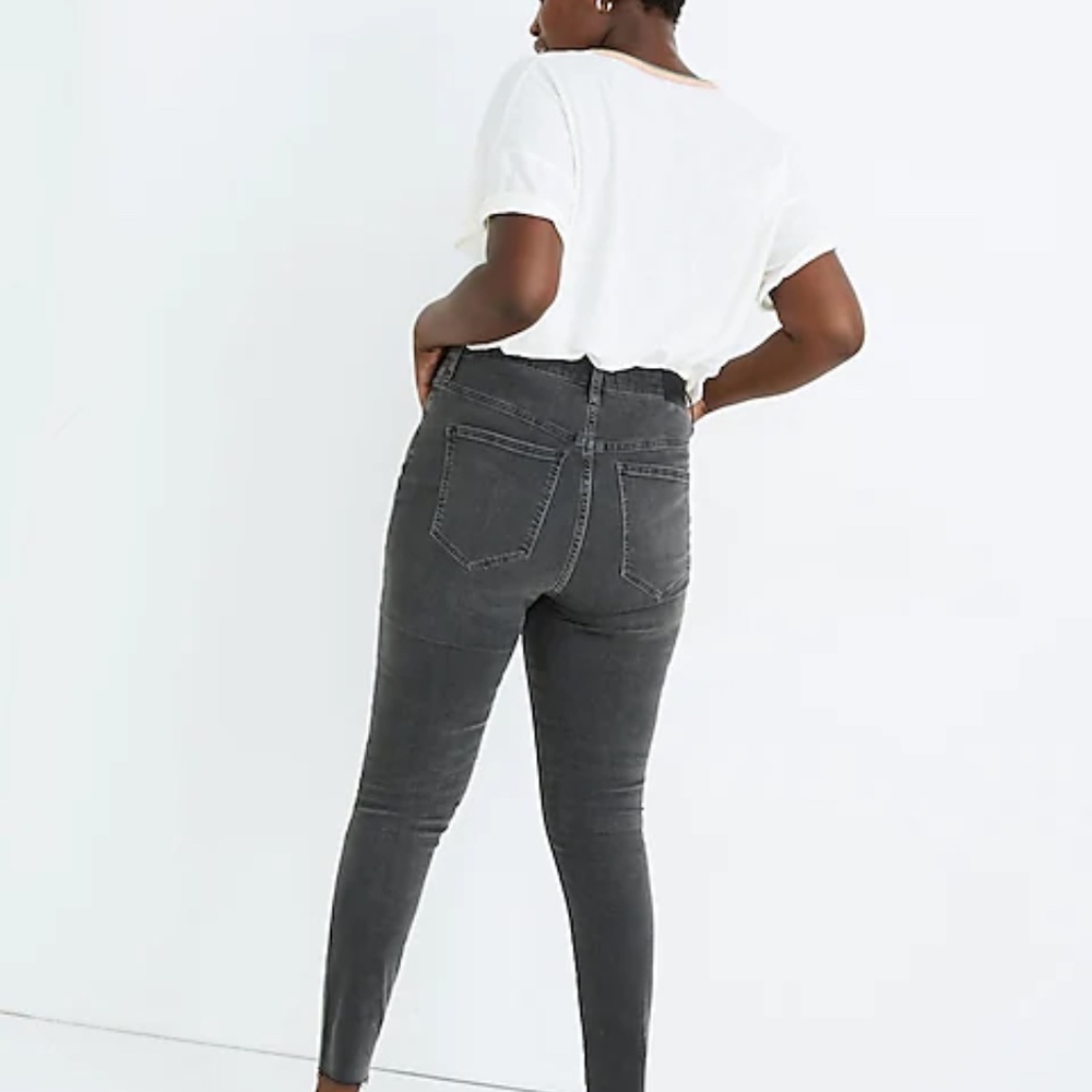 Petite Curvy High-Rise Skinny Jeans in Black Sea - Picture 3 of 4